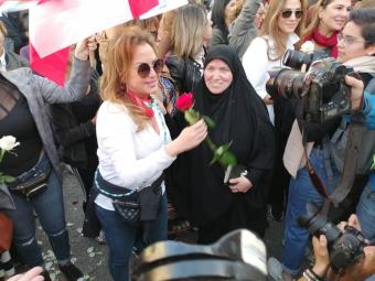 تظاهرة نسائية من الاشرفية وخندق الغميق