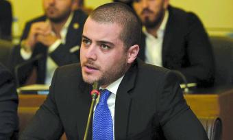 فتفت: اختصاصيون بهوى سياسي