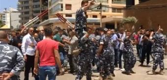 صورة سابقة لعناصر شرطة المجلس يرقصون بعد انتخاب بري رئيساً