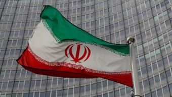 إيران تنفي بشكل "حازم ورسمي" أي علاقة لها بمنفذ الهجوم على سلمان رشدي