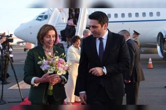بيلوسي أجرت محادثات مع رئيس الوزراء الأرميني