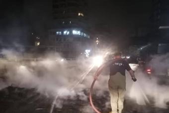 إخماد حريق إطارات في الطيونة