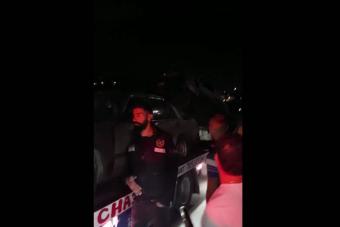 بالفيديو: القبض على عصابةٍ تسرقُ السّيّارات بالرّافعات في "حارة الست"