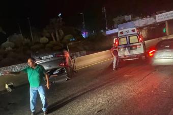 بالصورة: جرحى بانقلاب سيارة على أوتوستراد عمشيت
