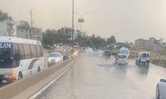 بالفيديو: أوتوستراد جونية يغرق
