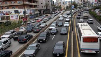 تسرب لمادة المازوت على اوتوستراد جونية