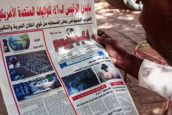 الصحافة الورقية تغيب عن رفوف مكتبات التوزيع في السودان