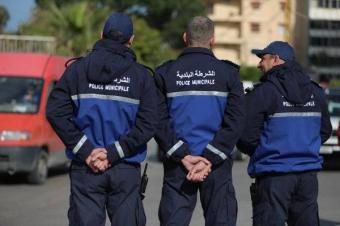 اعتصام لموظفي شرطة بلدية صور أمام أحد المصارف