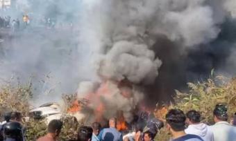 بالفيديو والصور: تحطم طائرة في النيبال على متنها 72 شخصاً