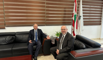 طرابلسي يبحث مع الأبيض معاناة المواطنين الصحية