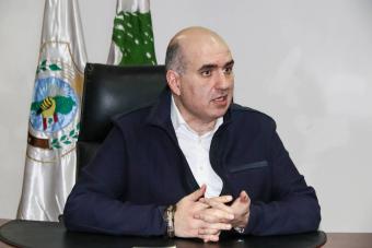مشاريع وبرامج دعم لتثبيت المزارع في أرضه
