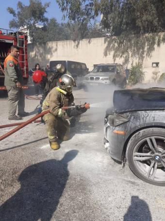 بالصورة: حريق داخل سيارة في ڤردان