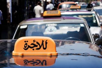 النقل في لبنان... فوضى وسياسة ونكايات