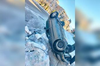 مصاب اثر انقلاب سيارة على طريق عام ميروبا