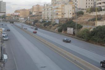 قطع أوتوستراد الأوزاعي بسبب انخساف الطريق