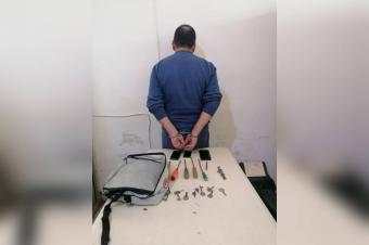 توقيف مطلوب استأجر بأحد المباني في عاريا مستعملًا اسماً وهميّاً وسرق 5 منازل فيه