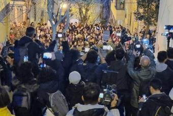 بالفيديو: مسيرة نسائية في اسطنبول تتحدّى حظر السلطات
