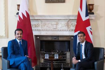 بالفيديو والصّور: الأمير القطريّ ورئيس الوزراء البريطانيّ بحثا العلاقات بين البلدَين