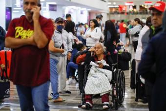بالفيديو والصّور: إغلاق مطار مكسيكو لساعات جرّاء بركان بوبوكاتيبيتل