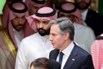 بلينكن يؤكد من الرياض أن واشنطن لا تخيّر أحداً بينها وبين بكين