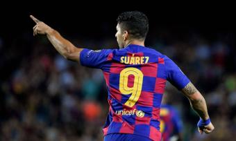 سواريز يدافع عن زملائه في برشلونة