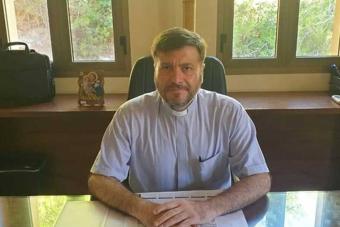 الأب نصر معارضاً إلغاء الشهادة المتوسطة: لبنان بلد المفاجآت