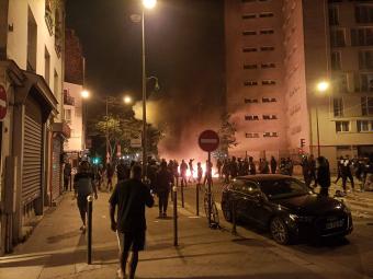 بالفيديو والصور: توقيف 150 شخصاً في فرنسا جراء أعمال شغب وماكرون يدعو إلى اجتماع خلية أزمة