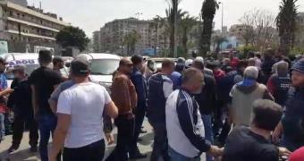 اعتصام لأصحاب صالونات الحلاقة والمحال في طرابلس