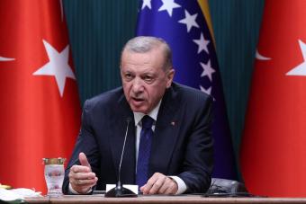 إردوغان يدعو بوتين إلى تجنّب التصعيد في البحر الأسود