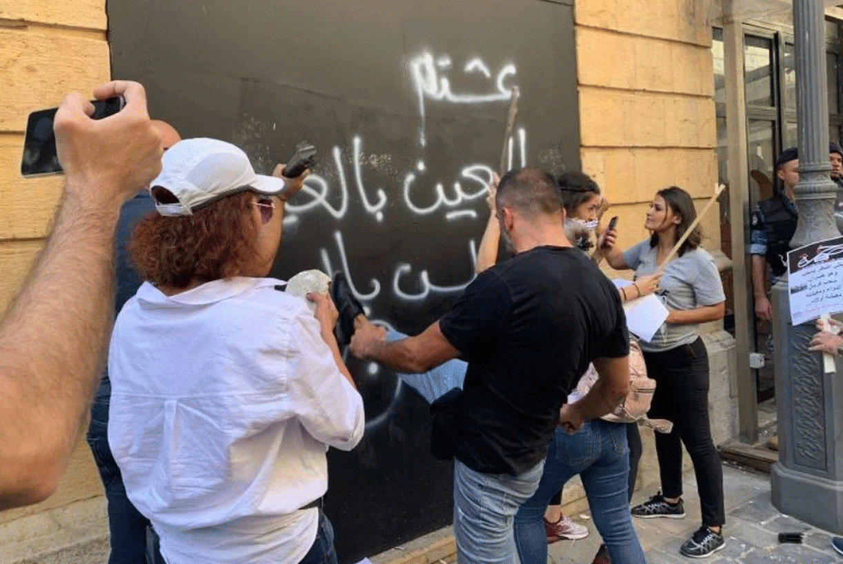 النواب منقسمون أفقياً وعمودياً حول عقد الاستقراض