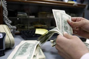 سعر صرف الدولار مساءً