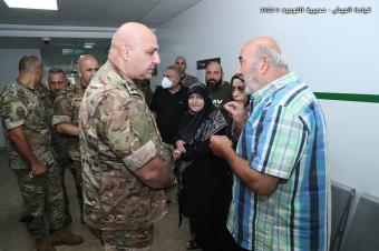 بالصور: قائد الجيش عاد المعاون الجريح أحمد صيدح