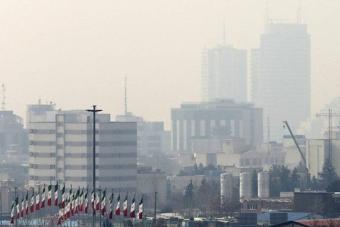 كثافة تلوّث الهواء في طهران تُؤدّي إلى إغلاق المدارس