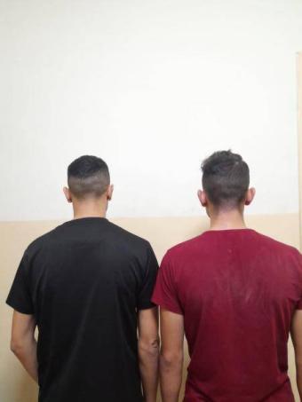 يسرقان السيّارات من مناطق عدّة وينقلانها إلى الأراضي السوريّة