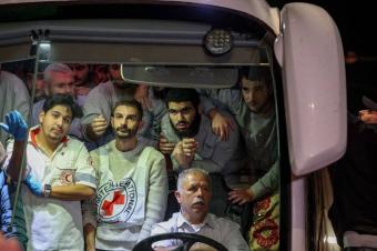 بالفيديو: إستقبالات حاشدة للأسرى المحرّرين في الضفّة الغربيّة والقدس الشرقيّة