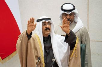 بالفيديو: الشيخ مشعل الأحمد الجابر الصباح يؤدي اليمين الدستورية أميراً للكويت