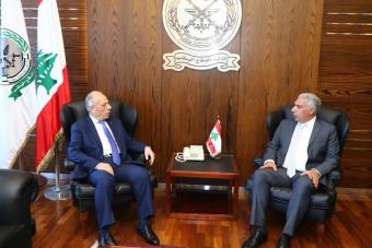وزير الدفاع: أي تصحيح للرواتب يجب أن يكون متوافقاً مع القوانين