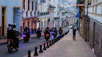 الصين تعلّق أعمال سفارتها في الإكوادور