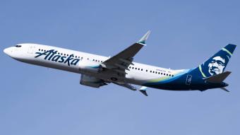 Alaska Airlines تعثر على الباب المنفصل عن طائرتها