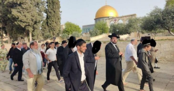 عشرات المستوطنين اقتحموا الأقصى