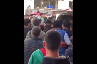بالفيديو: إشكالٌ بين لبنانيّين وسوريّين في صريفا