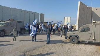 أهالي المحتجزين الإسرائيليين يمنعون لليوم الثالث دخول المساعدات إلى غزة