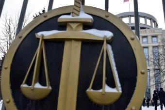 روسيا تحكم بالسّجن 21 عاماً لأميركيّ متَّهم بارتكاب "عنف جنسيّ" بحقّ طفلَيه