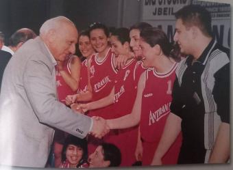 أنترانيك بطل كأس لبنان للسيدات لموسم (2001-2002)