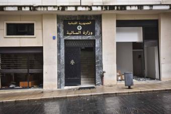 وزارة المالية: آلات وسم طابع مالي لدى أمناء الصناديق في مختلف المناطق