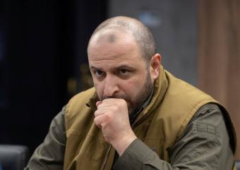 وزير الدفاع الأوكراني يؤكد أن نصف الأسلحة الغربية الموعودة تصل متأخرة