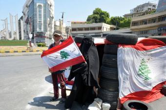 فادي ينصب خيمة في ساحة النور ويُضرب عن الطعام
