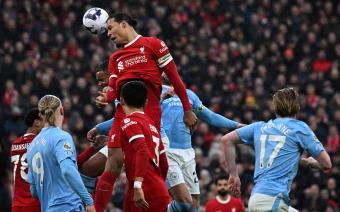 تعادَلَ ليفربول وسيتي فتصدَّر أرسنال وفوز كبير لبايرن على ماينتس 8-1
