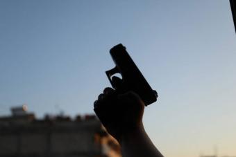 إشكالٌ تطوّر إلى إطلاق نار.. وأحد الجرحى ضابط في الجيش