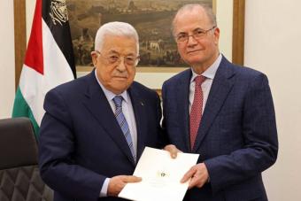 عباس يُصادق على تشكيلة الحكومة الفلسطينية الجديدة برئاسة محمد مصطفى
